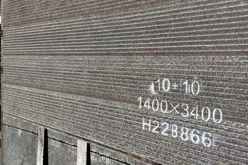 Bimetal surfacing wear plate